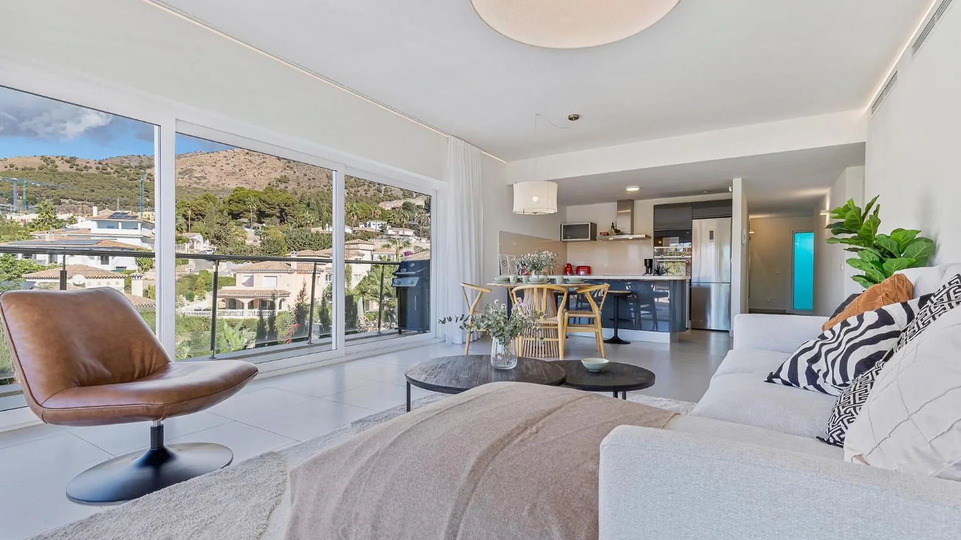 Luxurious 3-Bed And 3 Bathroom Apartment - Reserva Del Higueron マラガ 0*,  スペイン