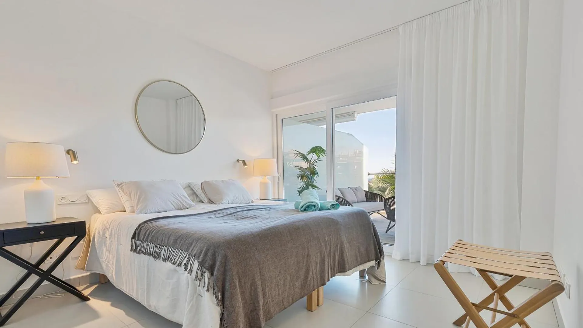 Luxurious 3-Bed And 3 Bathroom Apartment - Reserva Del Higueron マラガ 0*,  スペイン