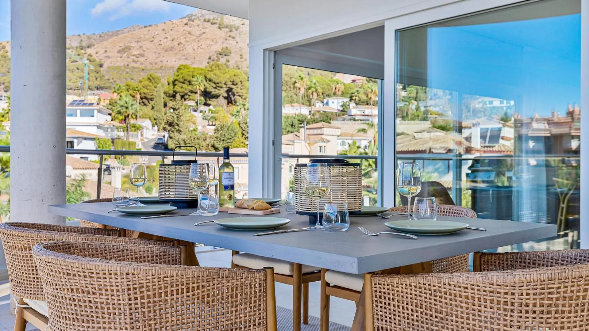 Luxurious 3-Bed And 3 Bathroom Apartment - Reserva Del Higueron マラガ