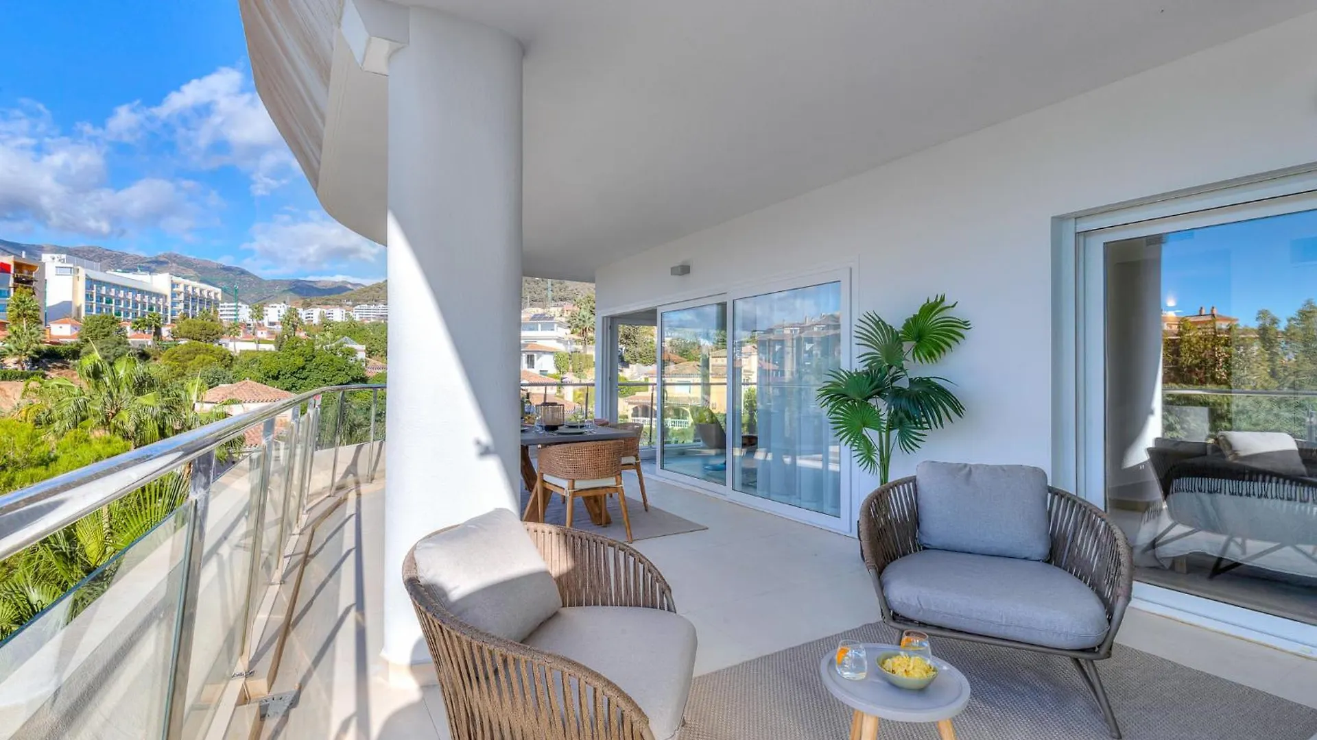 Luxurious 3-Bed And 3 Bathroom Apartment - Reserva Del Higueron マラガ