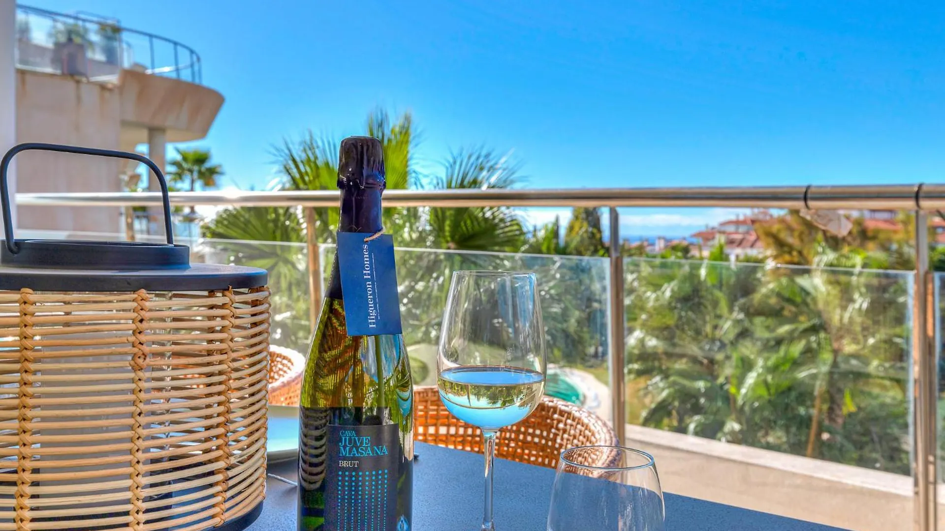 Luxurious 3-Bed And 3 Bathroom Apartment - Reserva Del Higueron マラガ