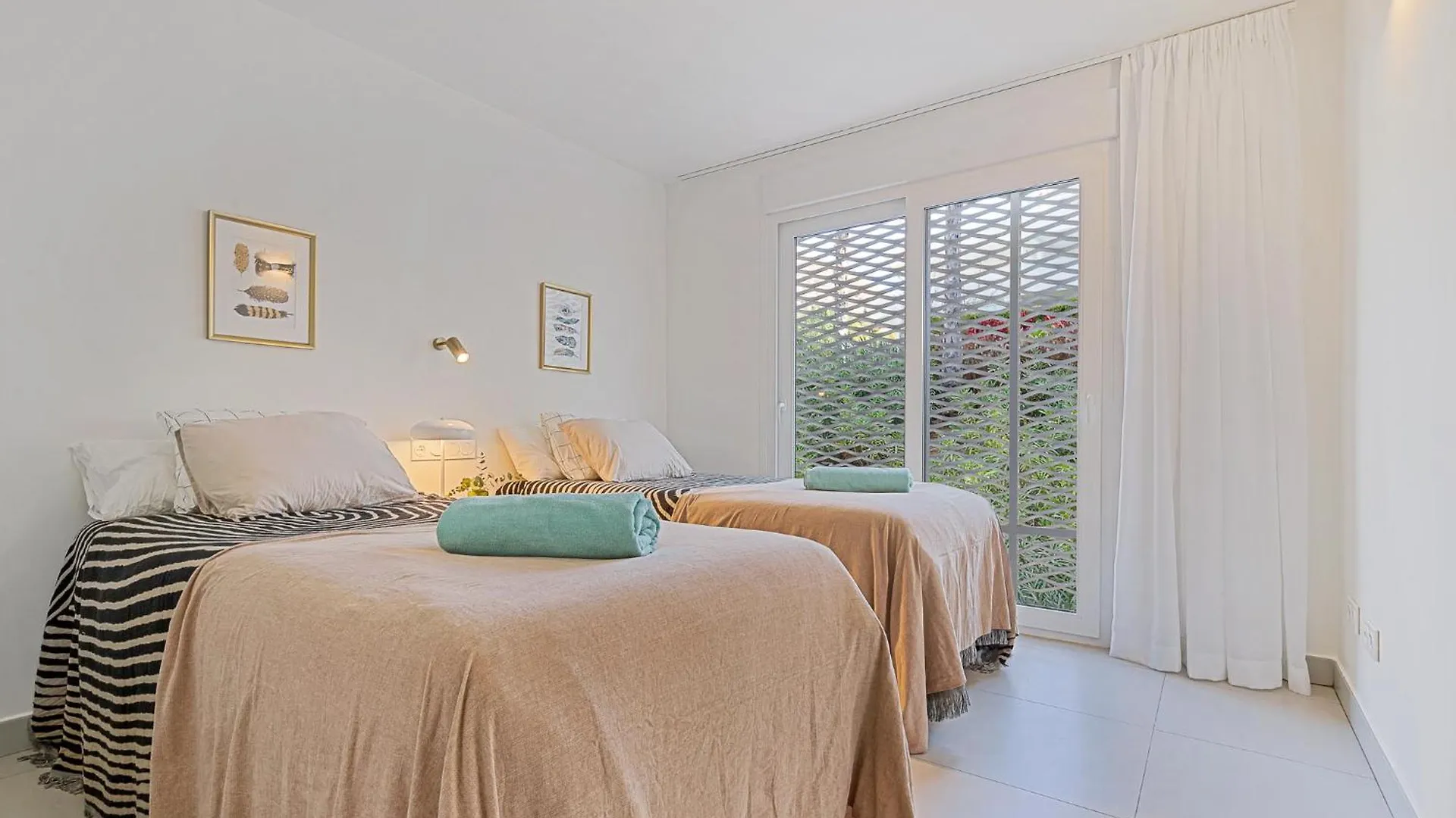 Luxurious 3-Bed And 3 Bathroom Apartment - Reserva Del Higueron マラガ 0*,