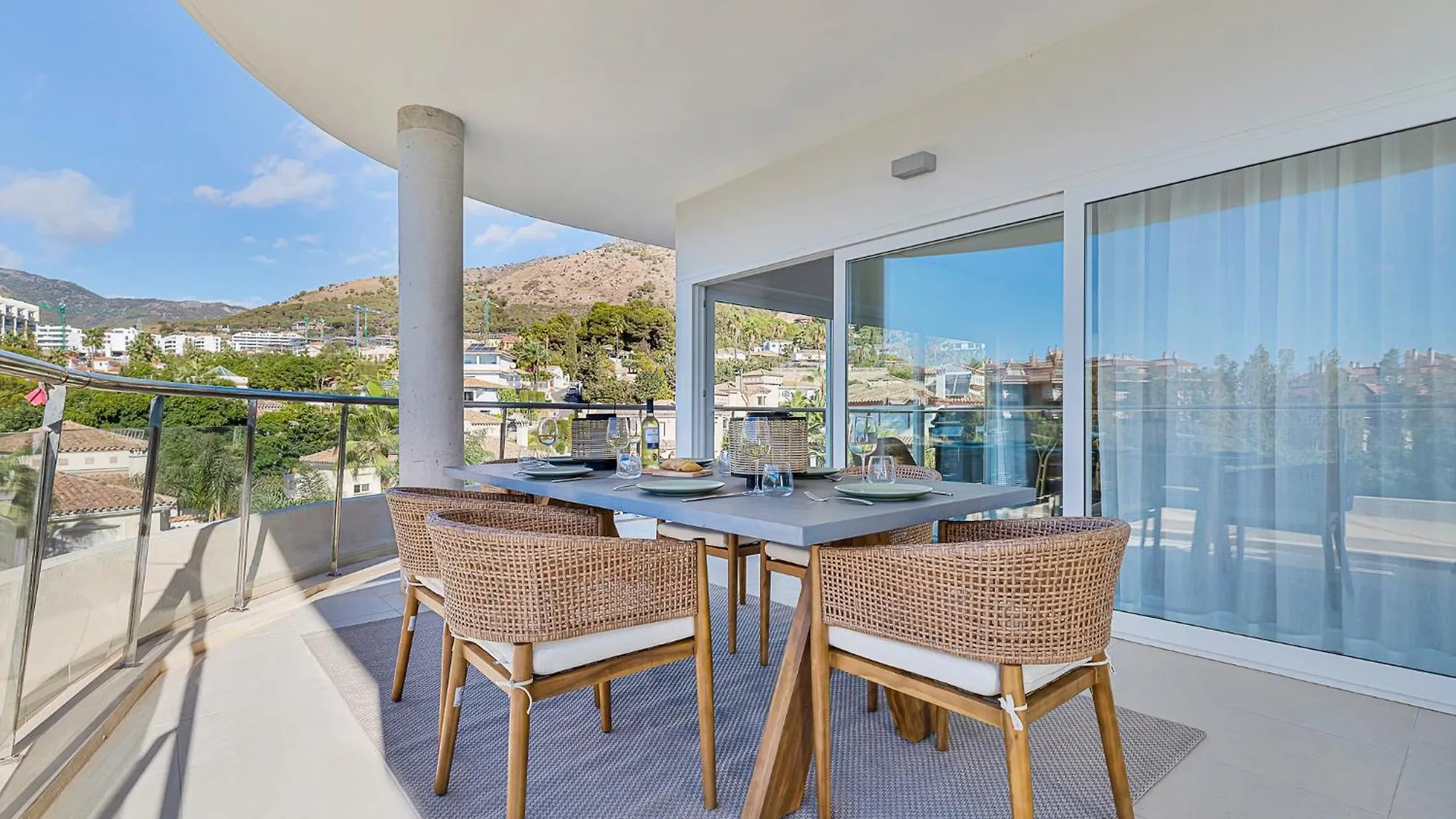 Luxurious 3-Bed And 3 Bathroom Apartment - Reserva Del Higueron マラガ