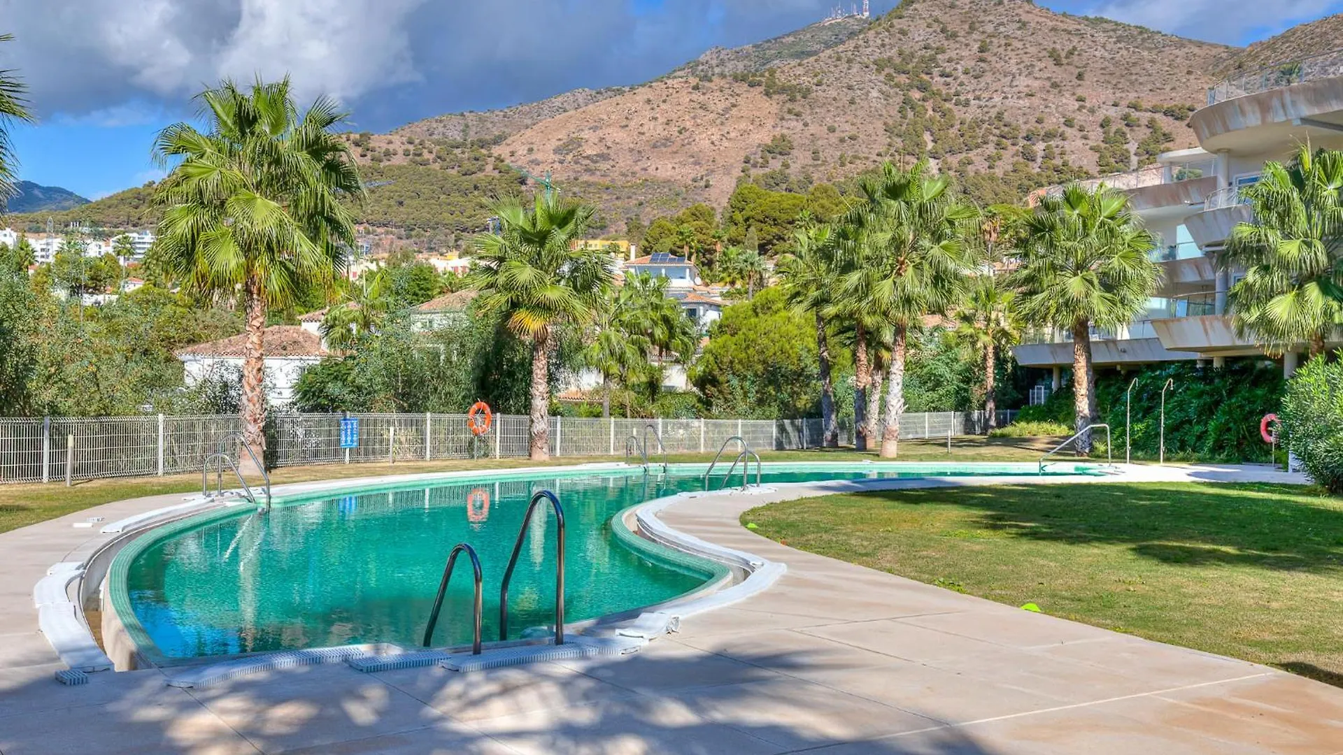 Luxurious 3-Bed And 3 Bathroom Apartment - Reserva Del Higueron Málaga